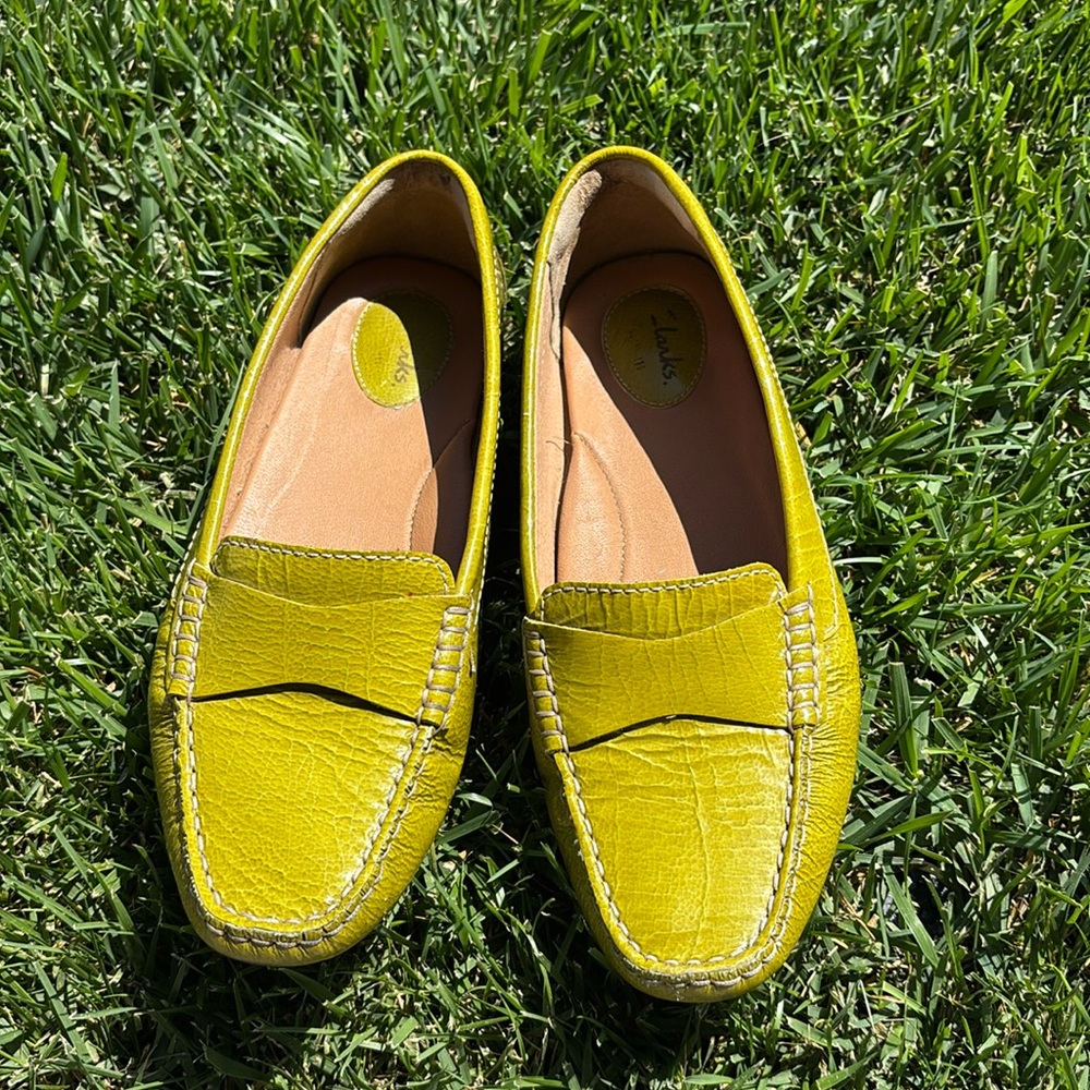 Clarks Textured Chartreuse Yellow Leather Penny Loafer Driving Mocs 9.5